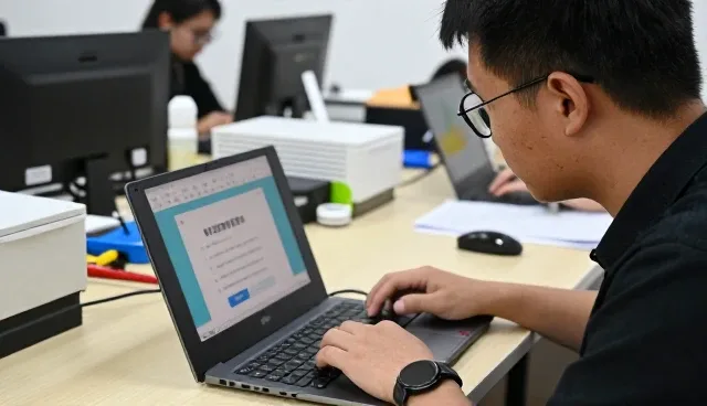 教育软件应用帮助客户实现在线课程目标